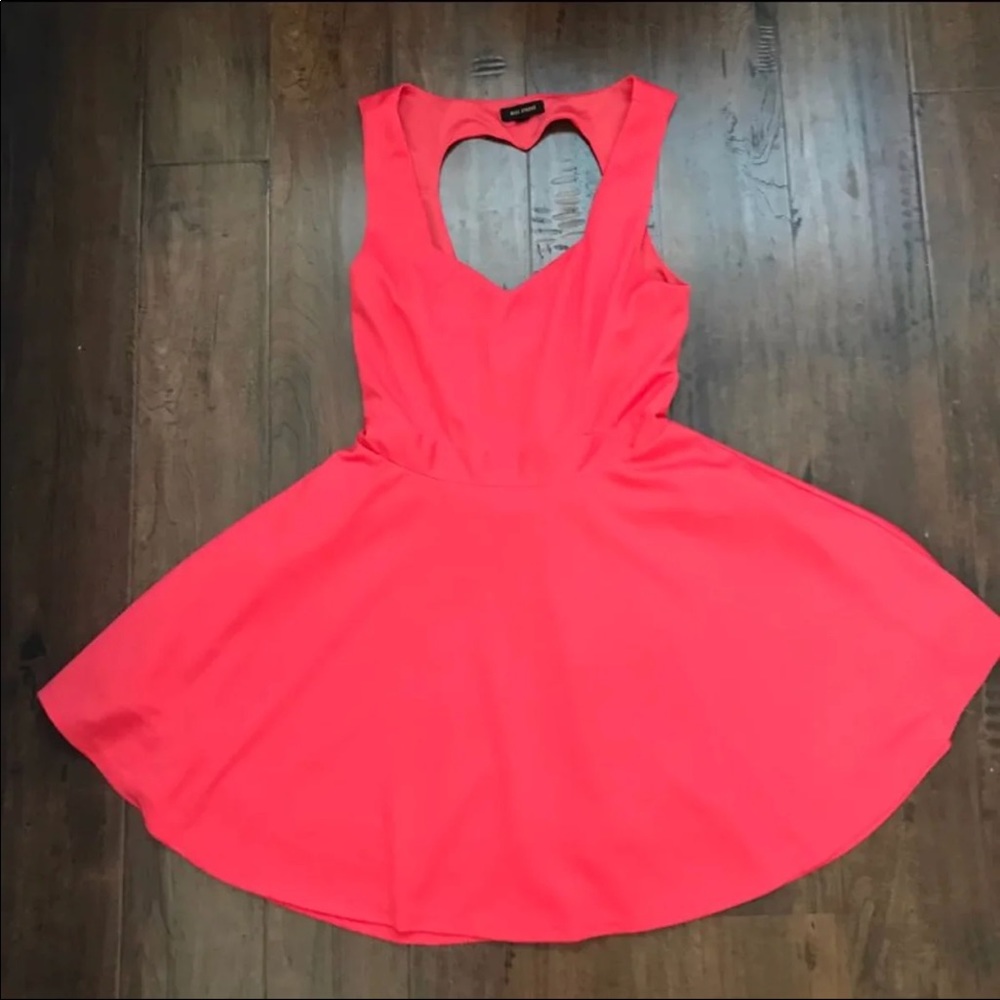 Medium dress